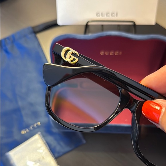Gucci Black Luxury Sunglasses with Case, Pouch, Cloth and Pamphlets. Auth - Picture 7 of 16